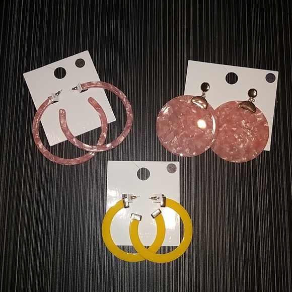 F21 Earrings - Picture 1 of 1